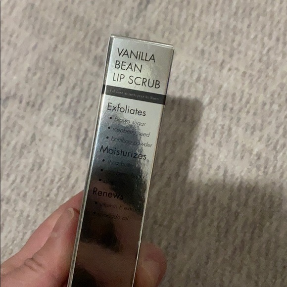 NIB Whish Lip Scrub Vanilla Bean - Picture 3 of 3